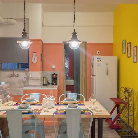 "Casa De Colores", Next To The Metro 雅典 外观 照片
