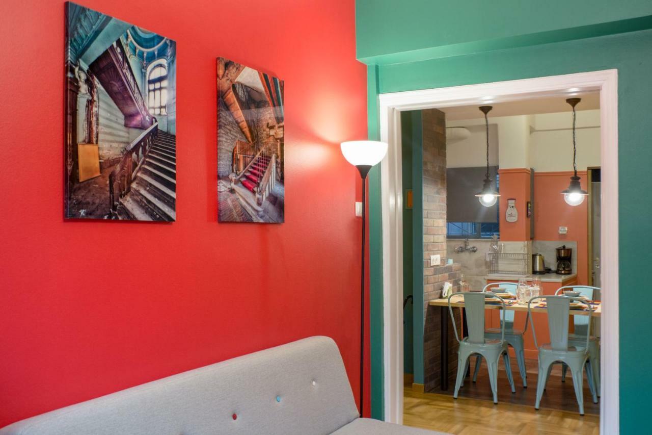 "Casa De Colores", Next To The Metro 雅典 外观 照片