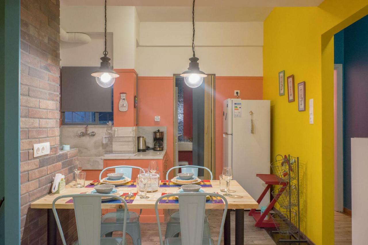 "Casa De Colores", Next To The Metro 雅典 外观 照片