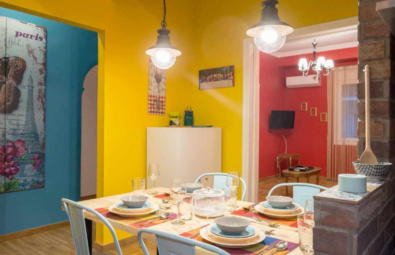 "Casa De Colores", Next To The Metro 雅典 外观 照片