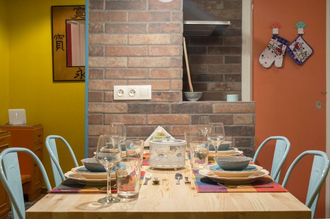 "Casa De Colores", Next To The Metro 雅典 外观 照片
